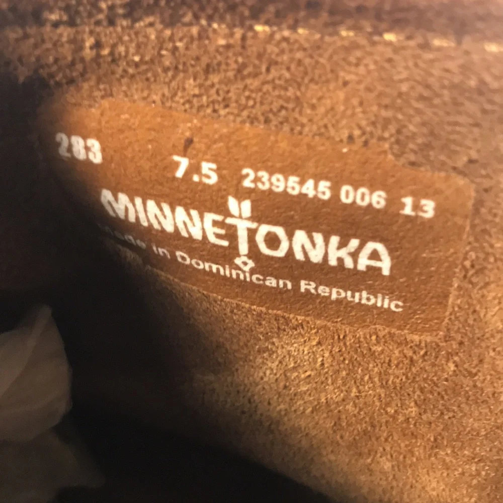 Minnetonka Women’s Dark Brown Suede Back Zip Fringe Hard Sole Ankle Bootie Shoes
